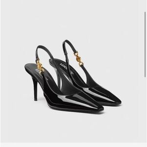 size 7.5 women and are authentic they cost $875 but i can workout with the price